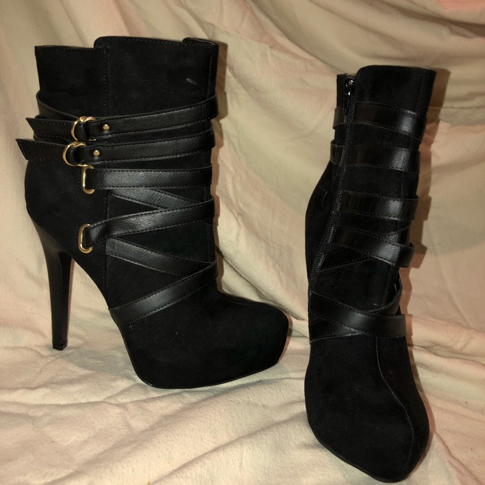 NEVER WORN black Strappy Suade boots